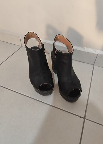 Hotiç Siyah Minimalist Topuklu Kadın Ayakkabı