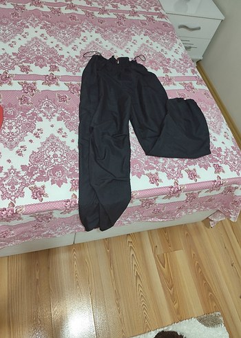 Siyah paraşüt pantolon