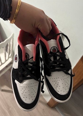 Siyah-Beyaz Bağcıklı Stiletto Topuklu Spor Ayakkabı