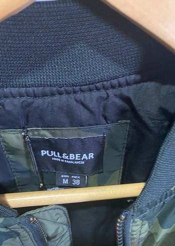 Pull and Bear Erkek kamuflaj desenli mont