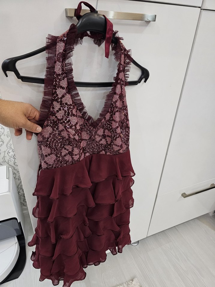 Bordo V Yaka Fırfırlı Midi Kokteyl Elbisesi - Görsel 3