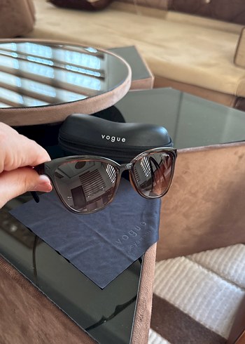 Vogue Parlak Kahverengi Kadın Gözlüğü - Görsel 3