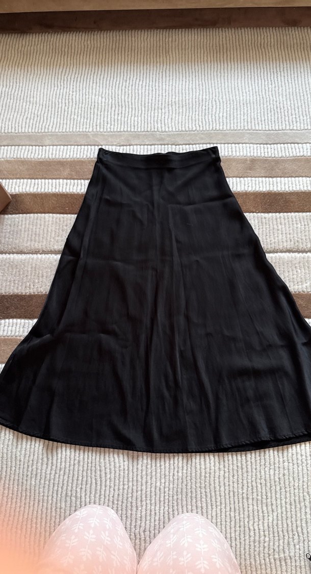 Siyah saten etek - Görsel 4