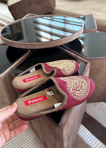 Bordo Nakışlı Dolgu Topuklu Kadın Terlik - Görsel 3