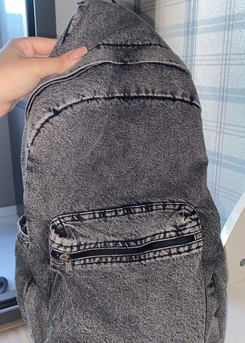Gri Batik Desenli Fermuarlı Denim Sırt Çantası
