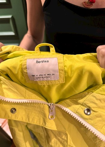 Bershka Kapüşonlu Kadın Yağmurluk - Görsel 3