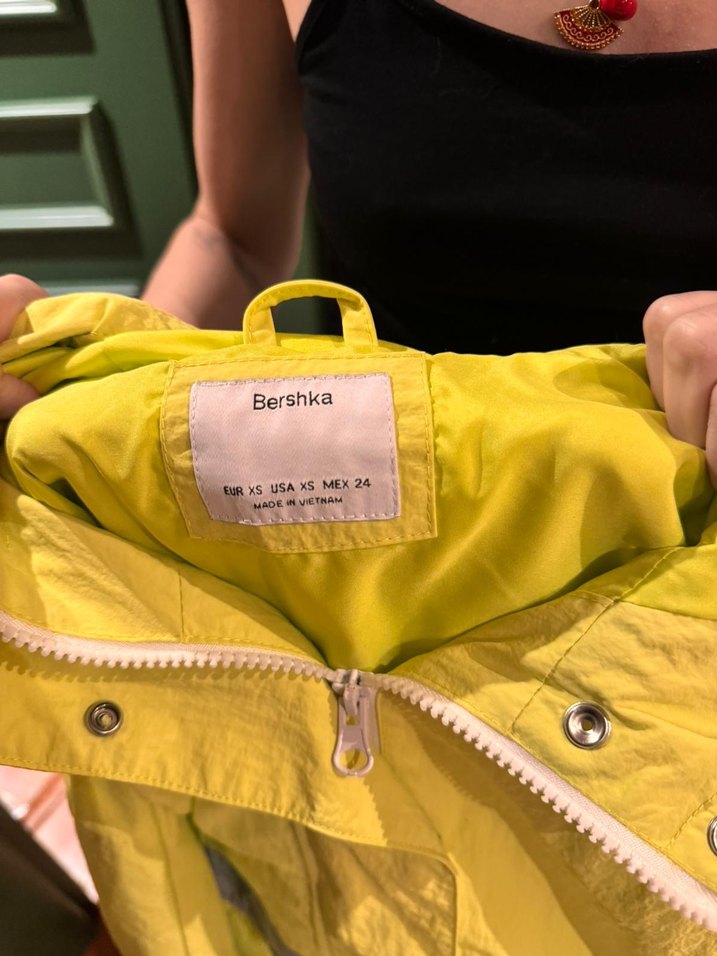 Bershka Kapüşonlu Kadın Yağmurluk - Görsel 3