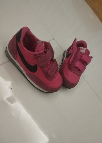 22 Beden Nike Kız Çocuk Kırmızı Cırt Cırtlı Spor Ayakkabı