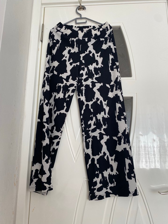 Kadın Siyah Beyaz Bağlama Desenli Pilili Pantolon - Görsel 3