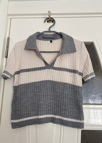 Gri Yaka Detaylı Örgü Kadın Kısa Kollu Kazak - Görsel 3