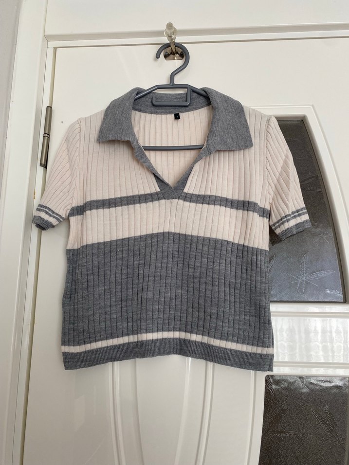 Gri Yaka Detaylı Örgü Kadın Kısa Kollu Kazak - Görsel 4