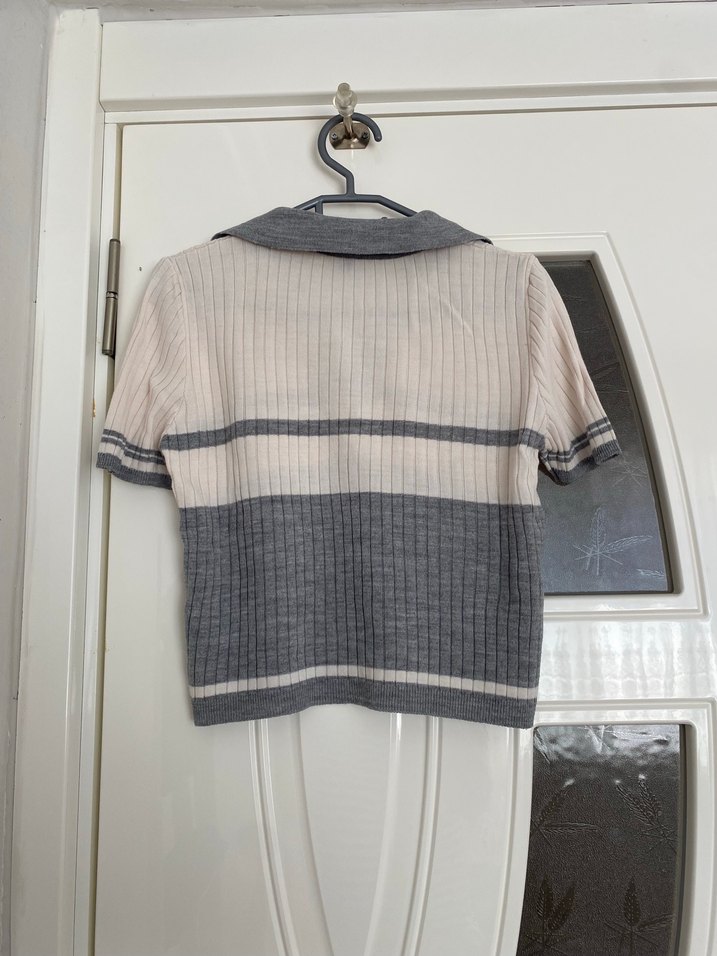 Gri Yaka Detaylı Örgü Kadın Kısa Kollu Kazak - Görsel 2