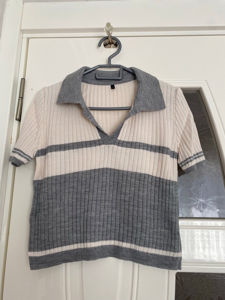 Gri Yaka Detaylı Örgü Kadın Kısa Kollu Kazak - Görsel 3