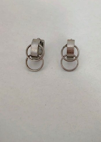 Gri Mini Tokalı Minimalist Küpeler