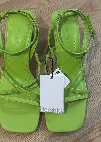 Bershka Minimalist Yeşil Stiletto Sandalet