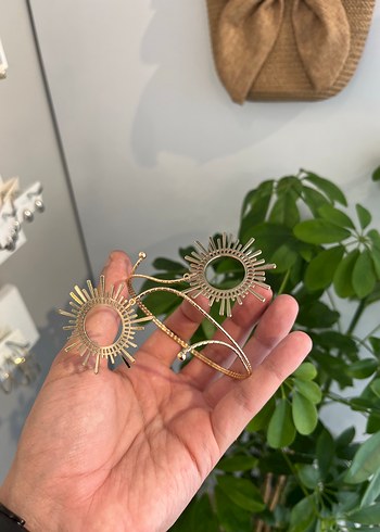 Diğer Işıltılı Gold Renkli Pazu Bileklik