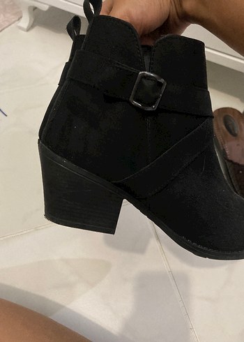 36 Beden Siyah Süet Tokalı Kadın Bot