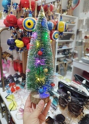 Işıklı çam ağacı