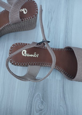 Bambi Bej Kadın Dolgu Topuklu Sandalet