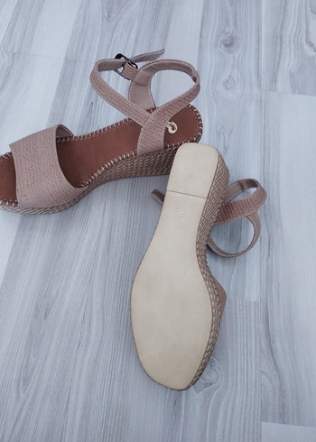 40 Beden Bej Kadın Dolgu Topuklu Sandalet