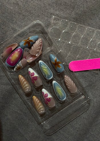 Beden Pastel Çok Renkli Tırnak Süslemeleri