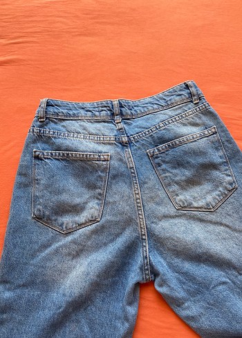 Diğer Yırtmaçlı Kot Pantolon