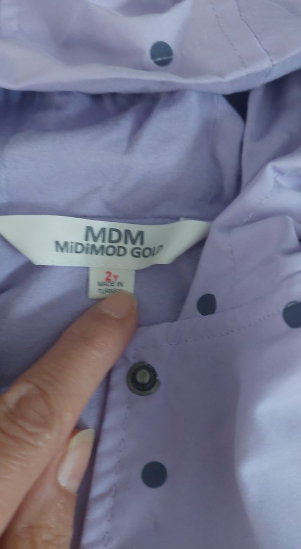 Mor Puantiyeli Kız Çocuk Yağmurluğu - Görsel 3