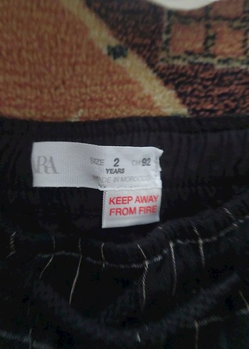 Düğmeli Beyaz Üst ve Kareli Siyah Pantolon Seti - Görsel 3