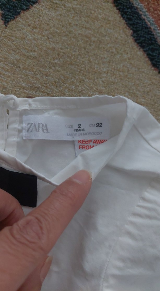 Düğmeli Beyaz Üst ve Kareli Siyah Pantolon Seti - Görsel 2