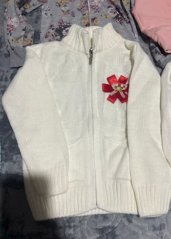 Beyaz Nakışlı Örgü Kız Hırka - Görsel 2