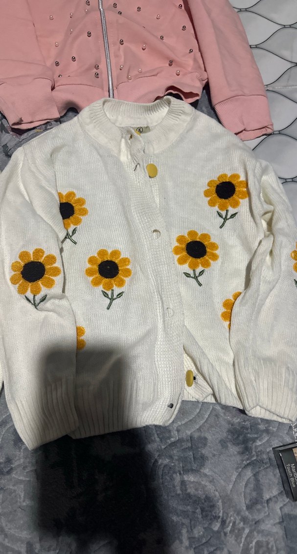 Beyaz Nakışlı Örgü Kız Hırka - Görsel 3