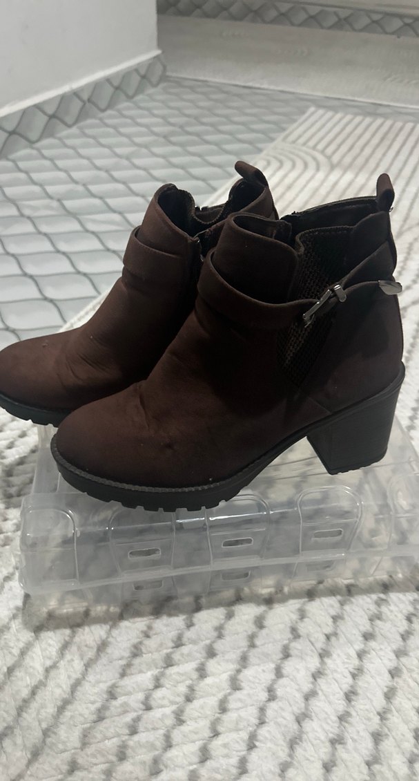 Kahverengi Süet Tokalı Kadın Bot - Görsel 3