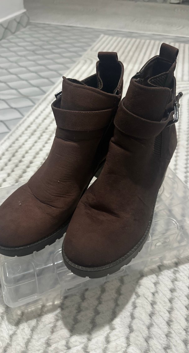 Kahverengi Süet Tokalı Kadın Bot - Görsel 2