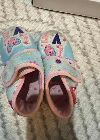 Kız Çocuk Mavi Nakışlı Cırt Cırtlı Ev Terliği - Görsel 4