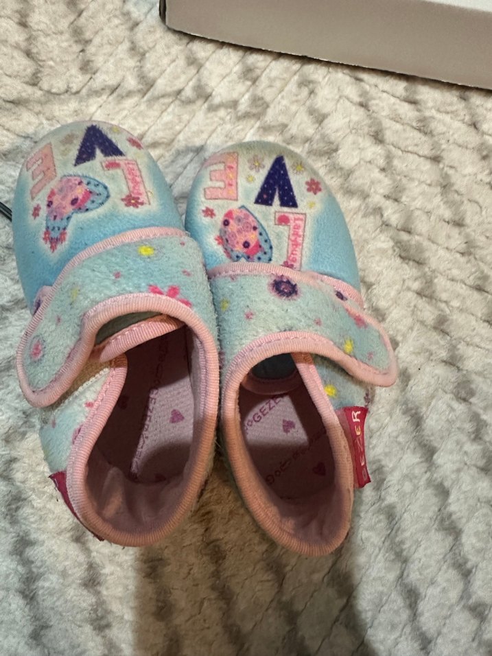 Kız Çocuk Mavi Nakışlı Cırt Cırtlı Ev Terliği - Görsel 4