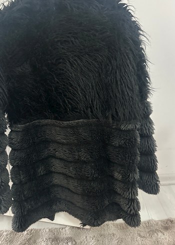 Kadın Siyah Uzun Kürk Detaylı Mont - Görsel 5