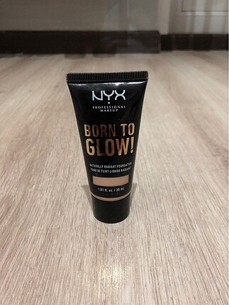Nyx - Born To Glow Fondöten Light