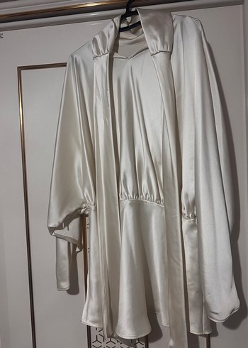 Beyaz saten elbise - Görsel 3