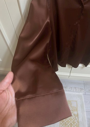 Kahverengi Kadın V Yakalı Saten Gömlek - Görsel 4