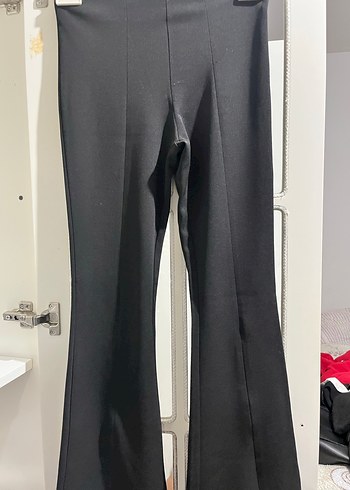 Siyah Yırtmaçlı Kadın İspanyol Paça Pantolon - Görsel 2