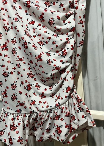 Beyaz Çiçek Desenli Uzun Askılı Elbise - Görsel 3