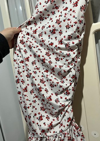 Beyaz Çiçek Desenli Uzun Askılı Elbise - Görsel 2