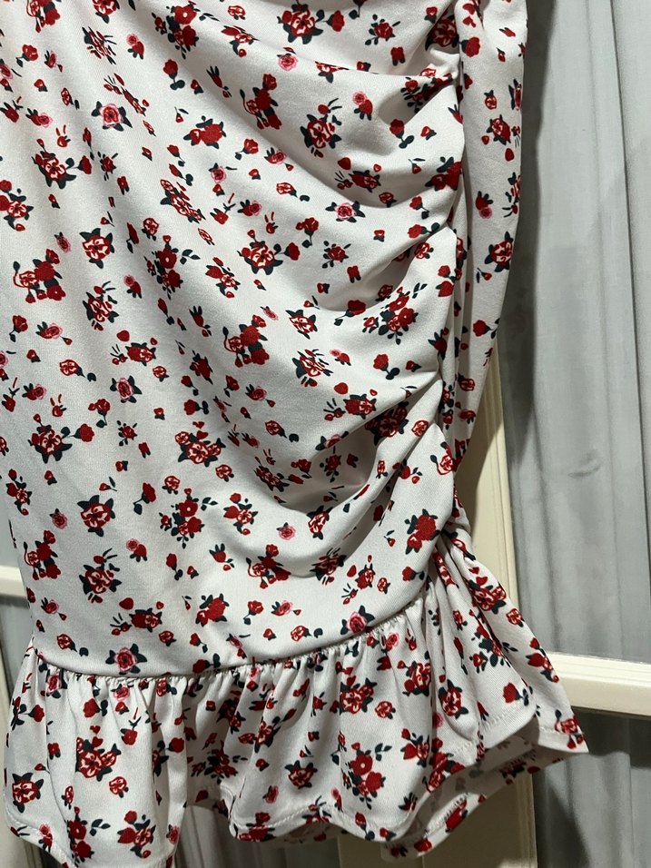 Beyaz Çiçek Desenli Uzun Askılı Elbise - Görsel 3