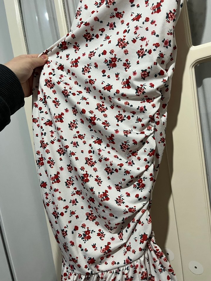 Beyaz Çiçek Desenli Uzun Askılı Elbise - Görsel 2