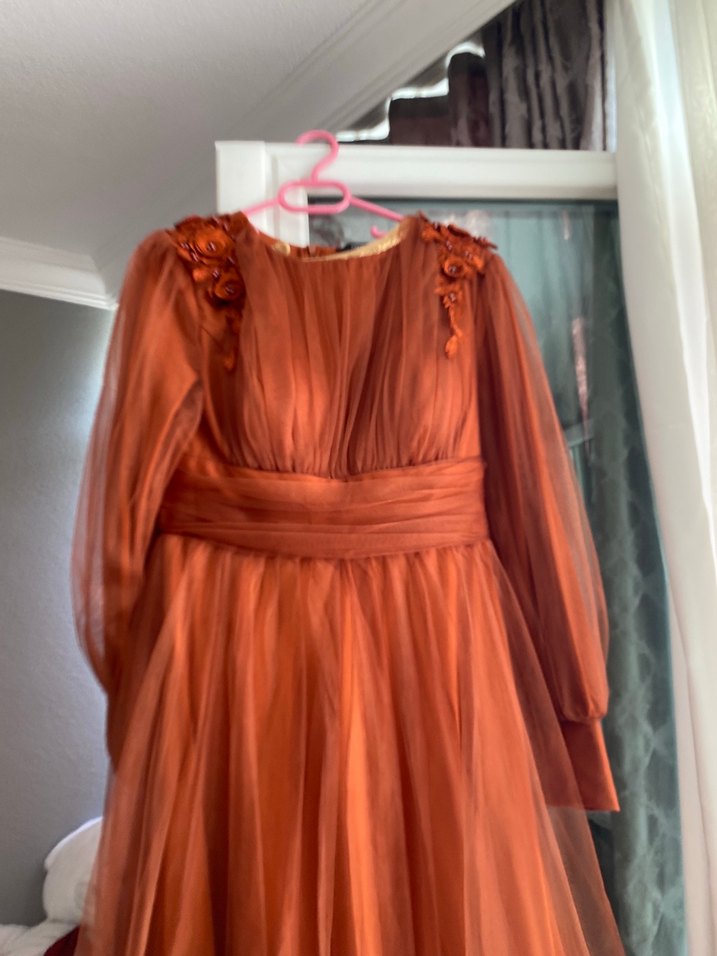 Kahverengi Uzun Kollu Drapeli Kadın Abiye Elbise - Görsel 4