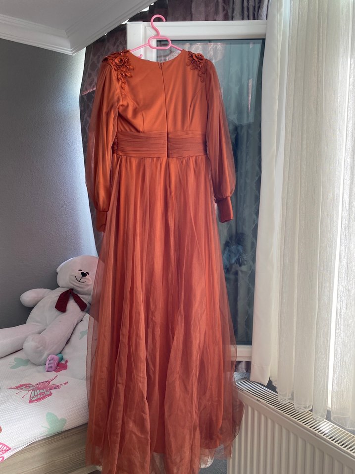 Kahverengi Uzun Kollu Drapeli Kadın Abiye Elbise - Görsel 3