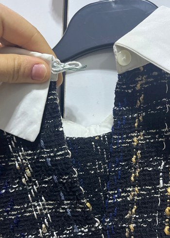 Beyaz Gömlekli Siyah Örgü Süveter - Görsel 3