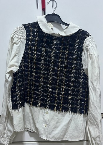 Beyaz Gömlekli Siyah Örgü Süveter - Görsel 2