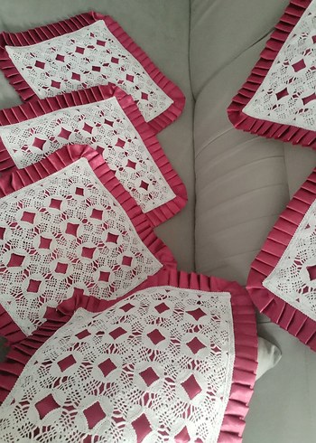 Klasik Dantel ve Bordo Fırfırlı dekoratif kırlent.