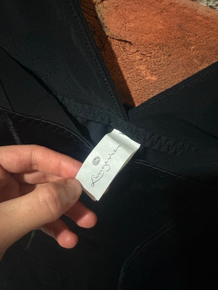 Siyah V Yaka İnce Askılı Midi Elbise - Görsel 3